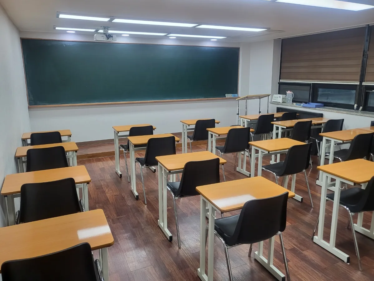 연수구 송도동 스터디룸 미팅룸 장비 주변 정밀 위생청소 사례 - 행진크린