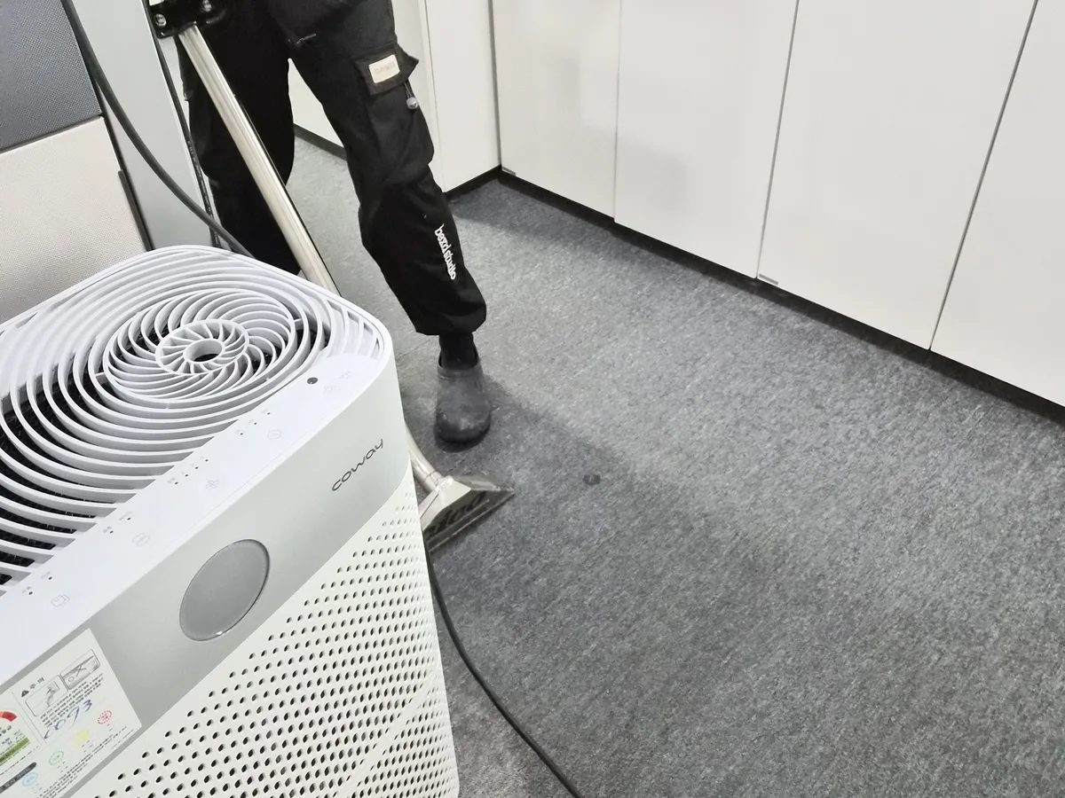 연수구 옥련동 사업장 로비·복도 카페트 바닥 위생청소 사례 - 행진크린
